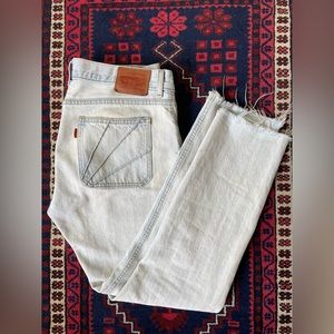 Orange tab low rise Y2K light wash Levi’s!